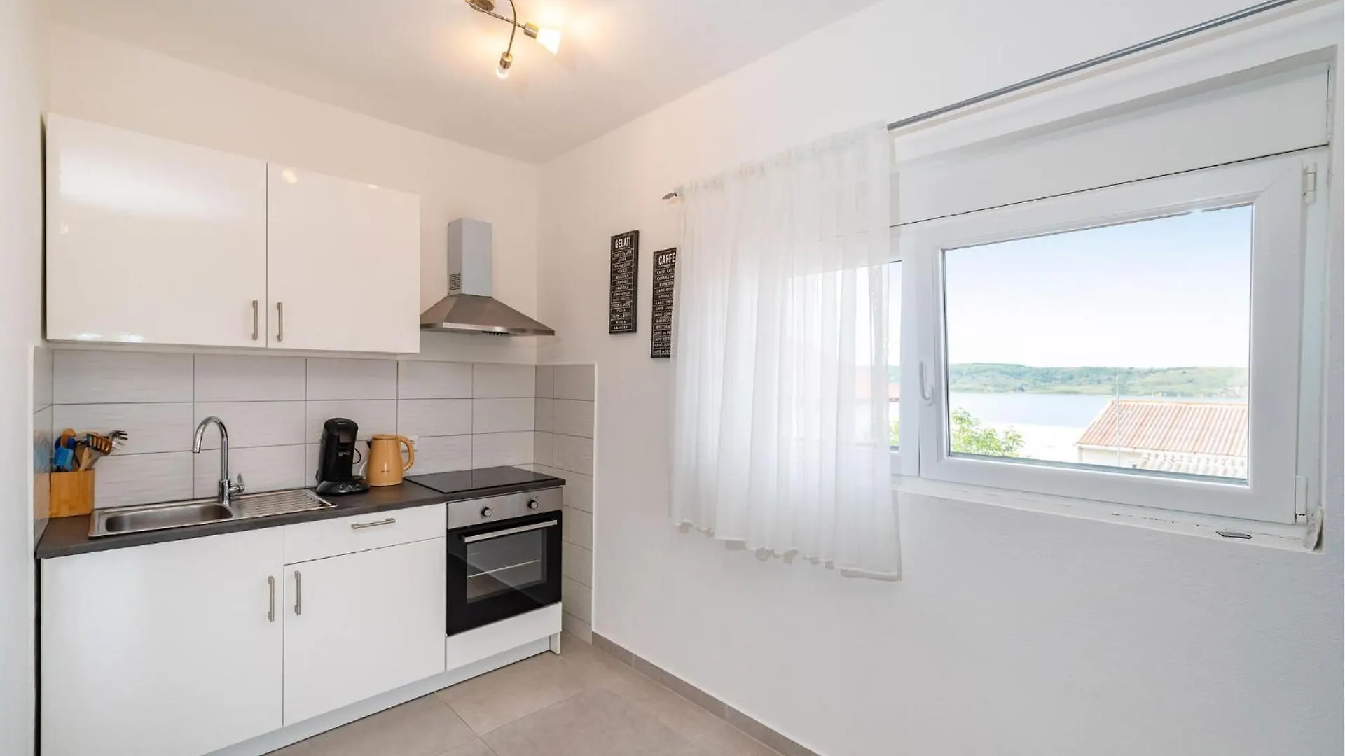 Beautiful Apartment In Rtina With Wifi