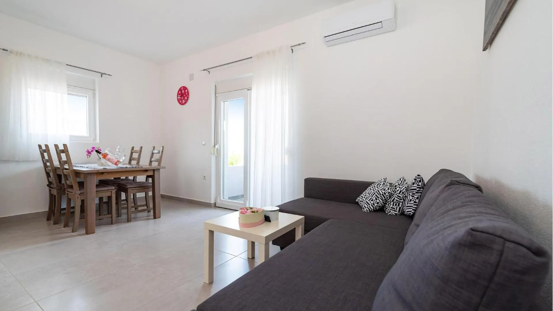 Beautiful Apartment In Rtina With Wifi