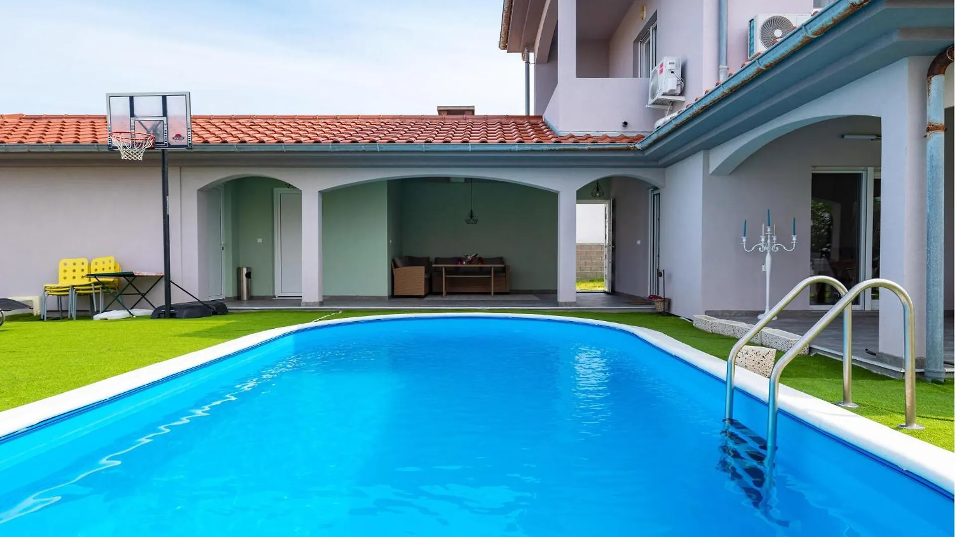 Beautiful Apartment In Rtina With Wifi
