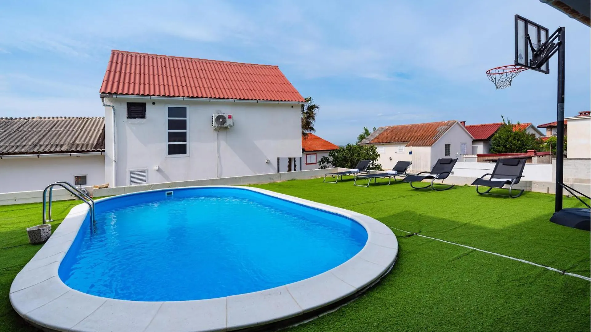 Beautiful Apartment In Rtina With Wifi
