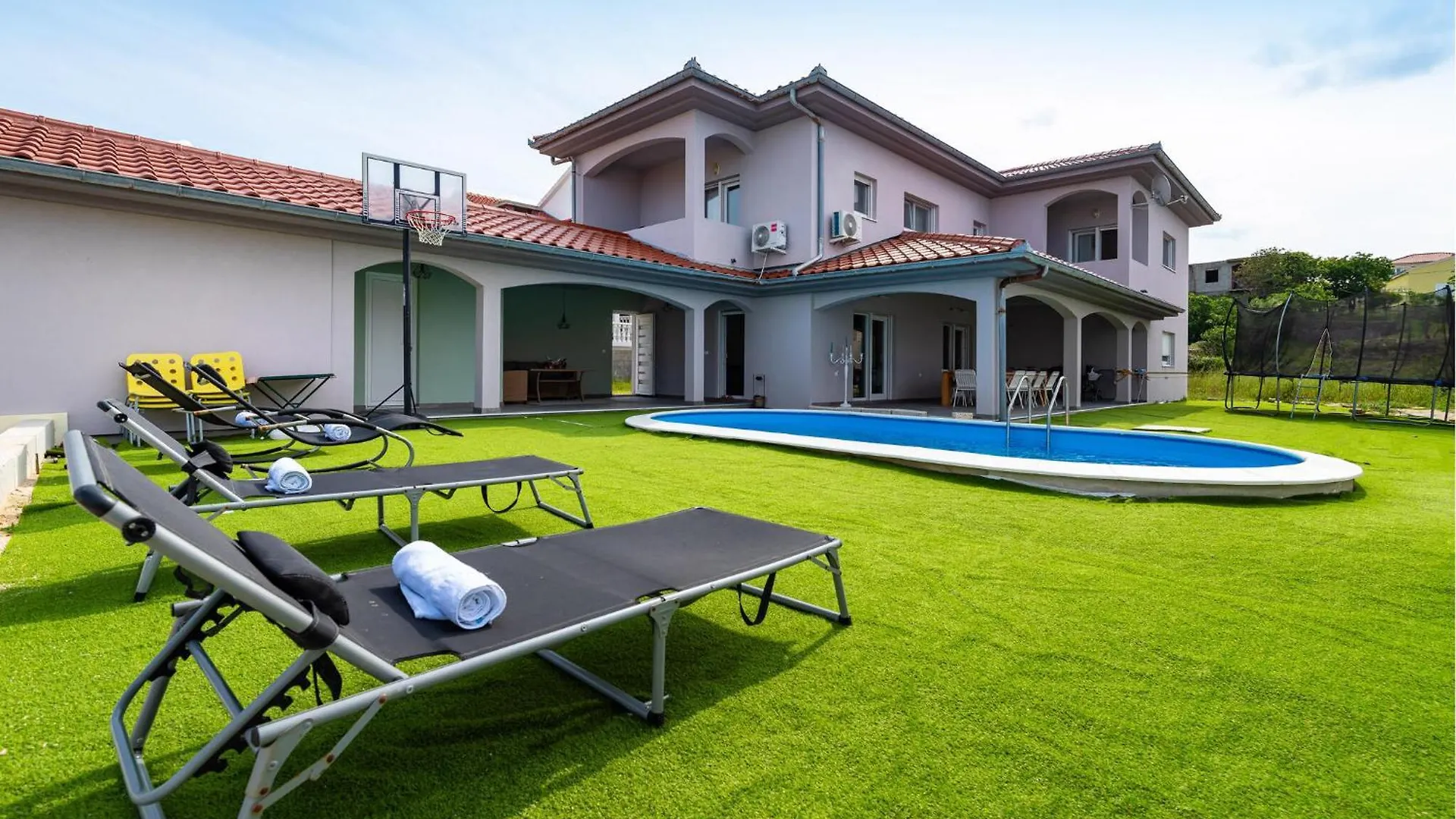 Beautiful Apartment In Rtina With Wifi 0*,